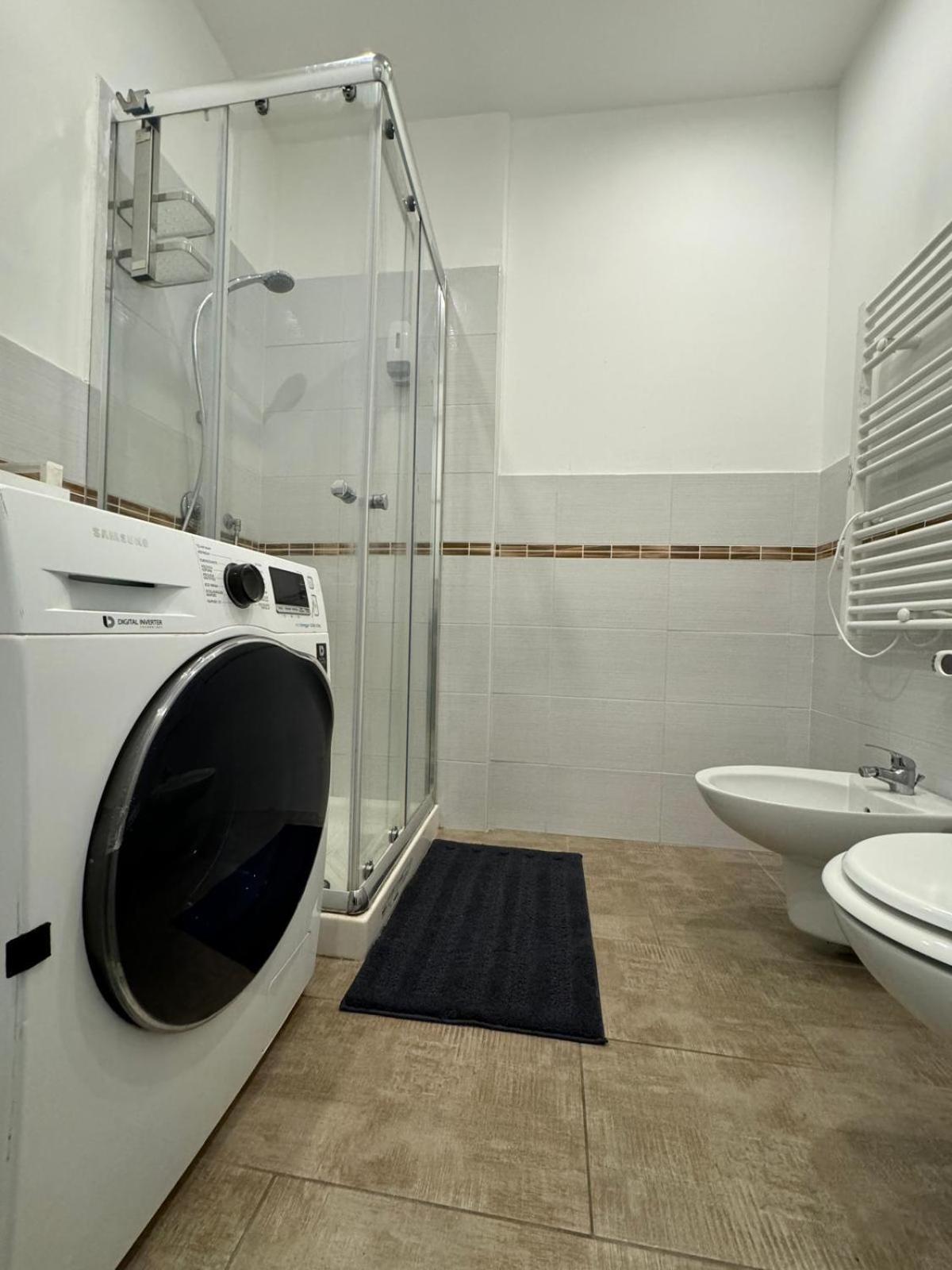 Ferienwohnung Lux Fara Mailand Exterior foto